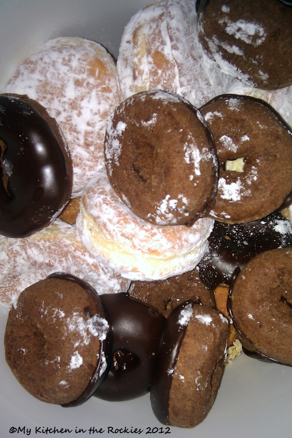 The bucket, Voodoo donuts, Portland